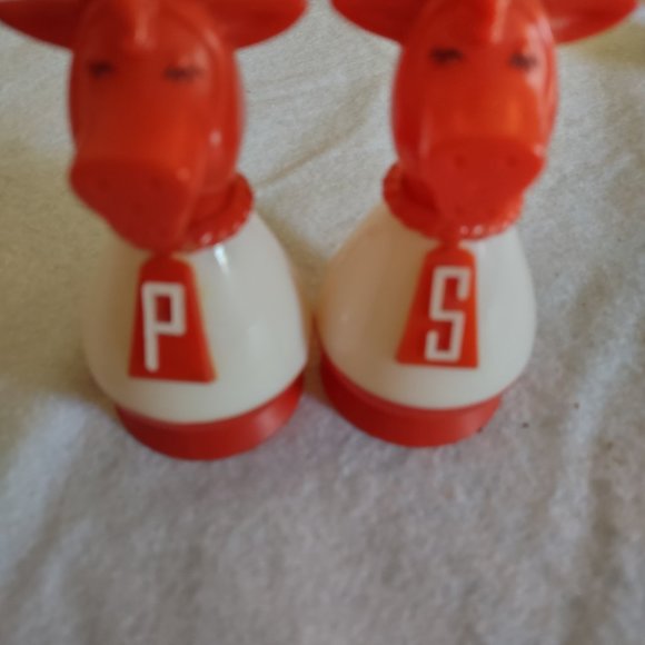 1950's set of salt & pepper shakers - Picture 2 of 5